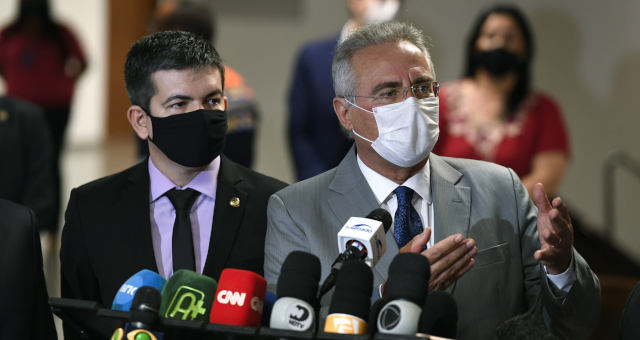 Renan acusa delegado da PF de subverter a lei ao não indiciar Bolsonaro no caso Covaxin