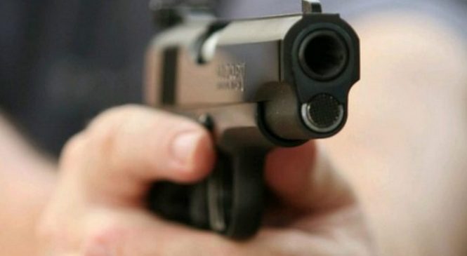 Homem armado se irrita com criança autista e mata o pai dela a tiros