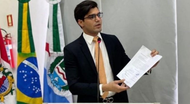 João Catunda denuncia vereador de Ibateguara empregado na Prefeitura de Maceió