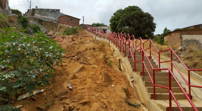 Criança de nove anos morre soterrada após deslizamento na Grota do Ouro Preto