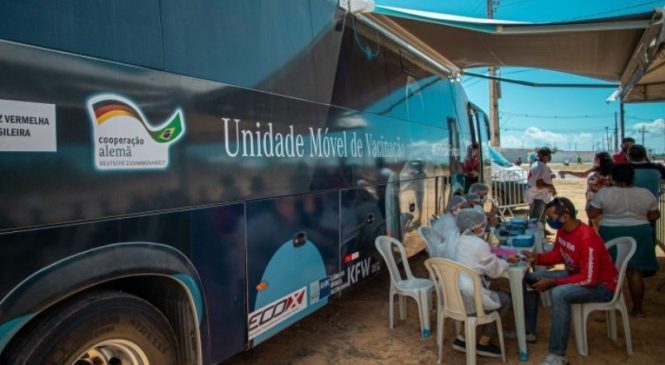 Ônibus da Vacina permanece no Centro de Maceió até o próximo sábado