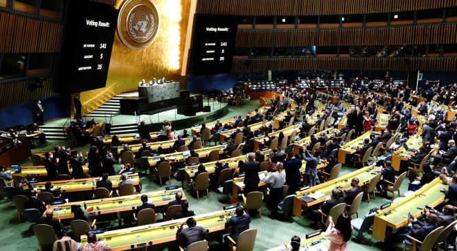 Com voto do Brasil, ONU aprova resolução que condena invasão da Ucrânia pela Rússia