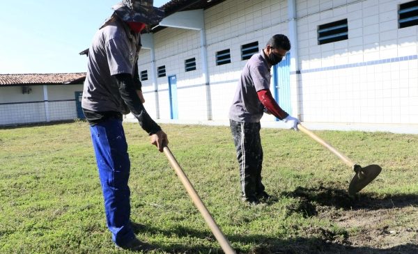 Mão de obra carcerária transforma escolas públicas de Alagoas
