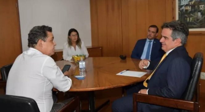 Panalto manda apagar fotos de pastores do ouro com ministro Ciro Nogueira