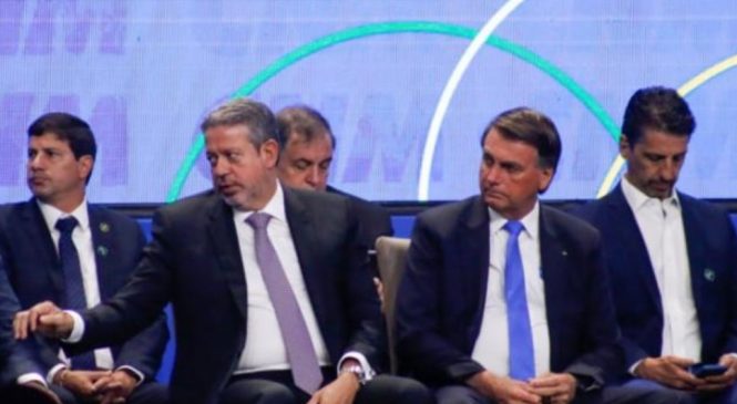 Lira e Bolsonaro defendem ‘orçamento secreto’ em encontro com prefeitos