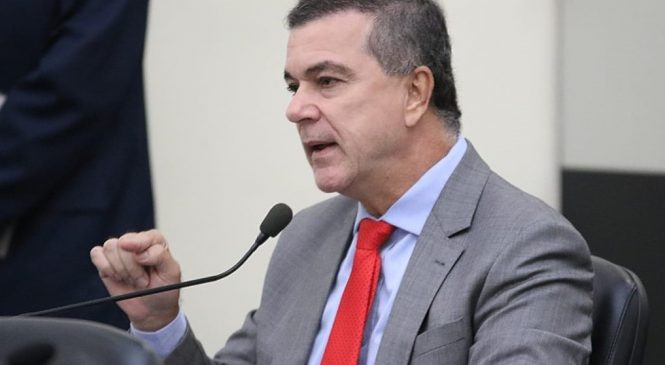 Ronaldo Medeiros critica “privatização” da Saúde em Maceió