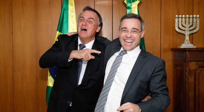 Bolsonaro pede a ministros que sentem em cima de processo contra Daniel Silveira