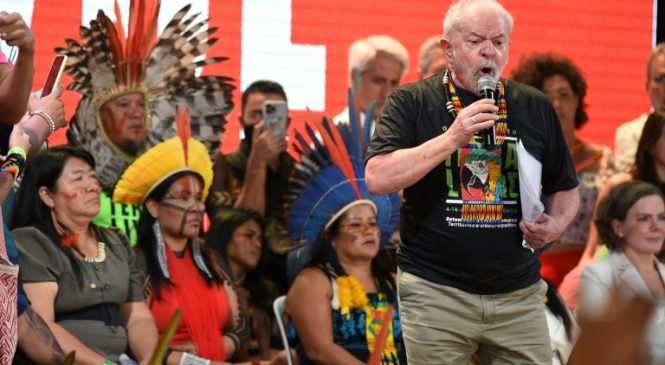 Um ministério para cuidar da causa indígena, promete Lula