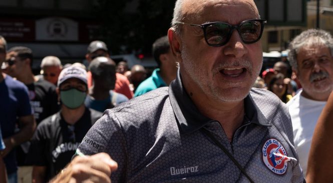 Apoiado por Bolsonaro, Queiroz das ‘rachadinhas’ entra em campanha para deputado