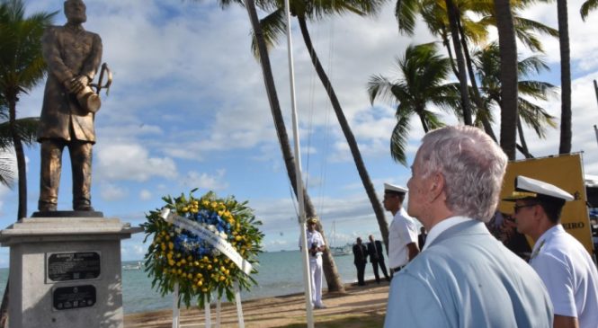 Governador prestigia inauguração de monumento em homenagem ao Patrono da Marinha