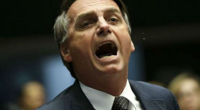 Bolsonaro culpa o juiz e diz que exagerou sobre colocar a cara no fogo pelo ex-ministro