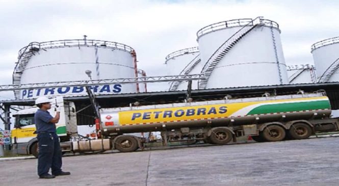 Petroleiros dizem que Bolsonaro é o único responsável pelo aumento dos combustíveis