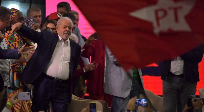 Com calma e tranquilidade vamos fazer a maior revolução pacífica da história, diz Lula