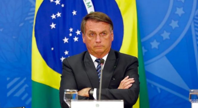 Bolsonaro convoca embaixadores para atacar urnas eletrônicas, diz Correio