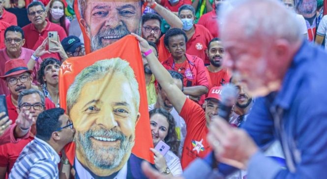 Lula em Aracaju: ‘Bolsonaro foi expulso do Exército por que queria fazer greve’