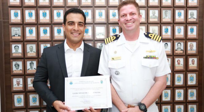 Comando da Marinhaconcede título de Tripulante Honorário ao presidente da Câmara de Maceió