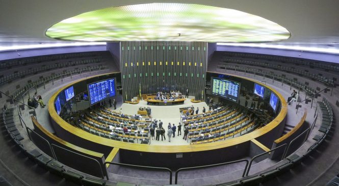 Após impasse sobre LDO, sessão do Senado é suspensa