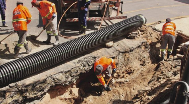 Prefeitura de Maceió realiza troca de tubulação em rede drenagem totalmente obstruída na Jatiúca