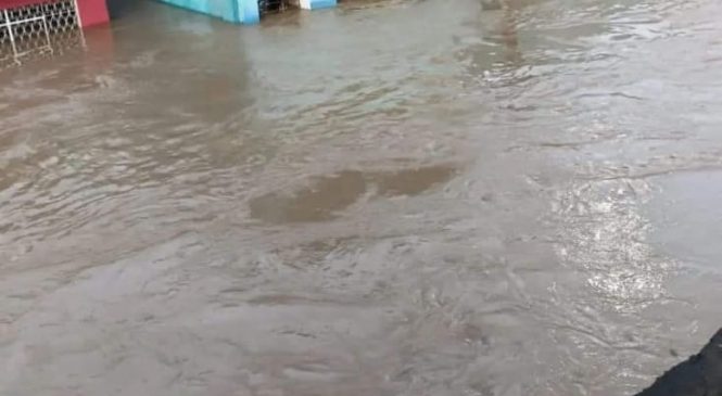 Vídeo: Cidade Jacuípe volta a viver tragédia com casas invadidas pela enchente