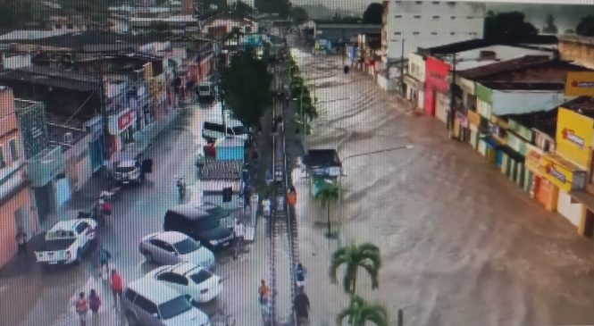 Vídeos: O centro de Rio Largo e o Bar do Pato, na Massagueira, inundados. Veja