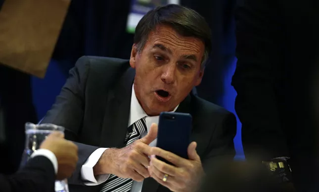 Supremo mantém decisão do TSE que multou Bolsonaro