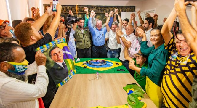 Collor oficializa candidatura ao governo do Estado com Leonardo Dias como vice