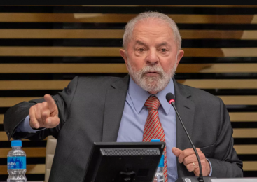 Vídeo: Lula alerta Fiesp sobre ocupação chinesa no Brasil, diz que situação é grave e precisa ser revertida