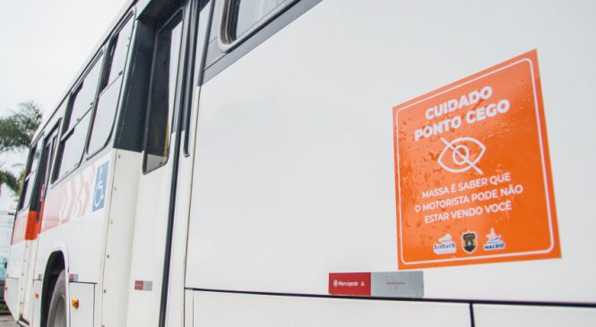 Ônibus de Maceió ganham adesivos para indicar “pontos cegos”