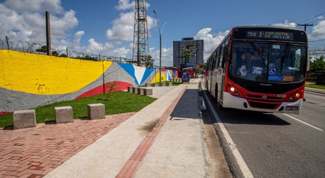 Muralismo dá novo visual a espaço revitalizado próximo a ponto de ônibus na Serraria
