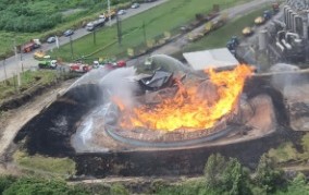 Bombeiros investigam a causa da explosão de tanque de etanol na Usina Caeté