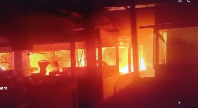 Vídeos: Incêndio nesta noite destrói o mercado da produção