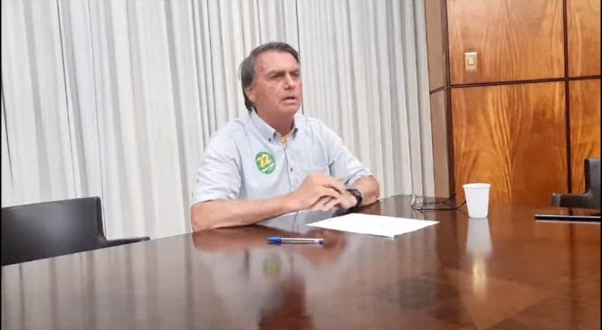 Bolsonaro diz que pintou um clima com meninas de 14 e 15 anos