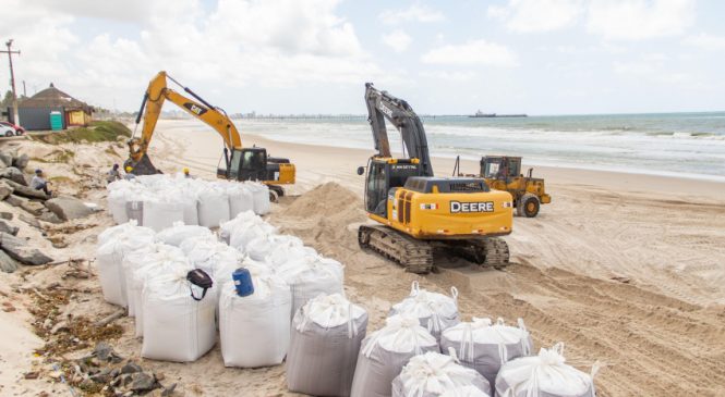 Infraestrutura executa obras de contenção do mar no Pontal da Barra