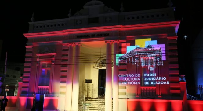 TJAL celebra 130 anos com projeção de imagens históricas na Praça Deodoro