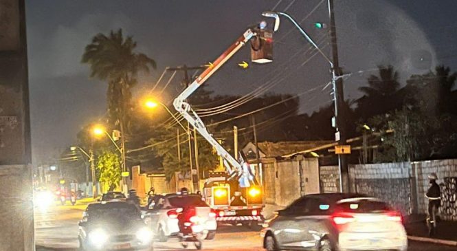 Superintendência de Iluminação faz levantamento técnico e manutenção em luminárias no Pinheiro