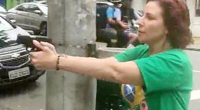 Vídeo: Zambelli saca a arma no meio da rua e aponta para pessoas em São Paulo