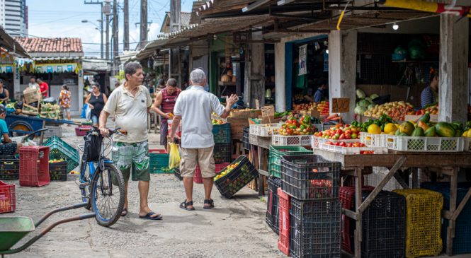 Mercados e feiras terão horário especial de funcionamento neste domingo