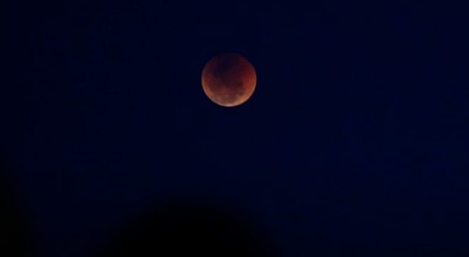 Eclipse lunar terá Lua de Sangue na madrugada desta terça-feira