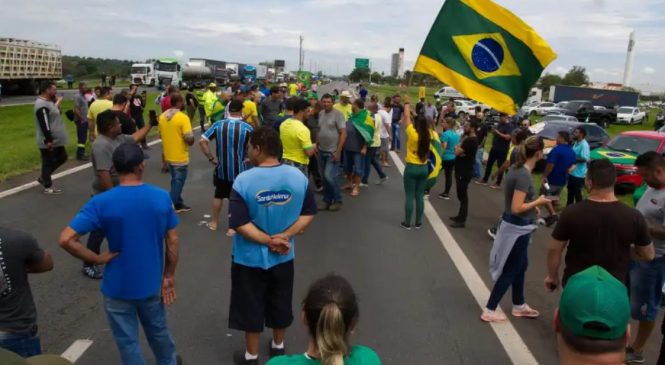 Bloqueios impedem chegada de comida nos mercados e oxigênio nos hospitais