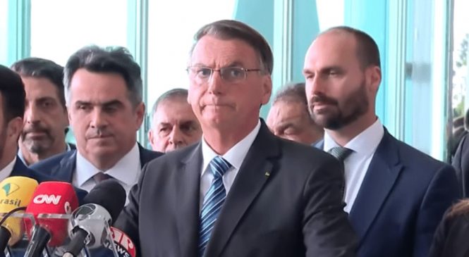 Patético: Após 45 horas, Bolsonaro se pronuncia sem reconhecer ser um derrotado