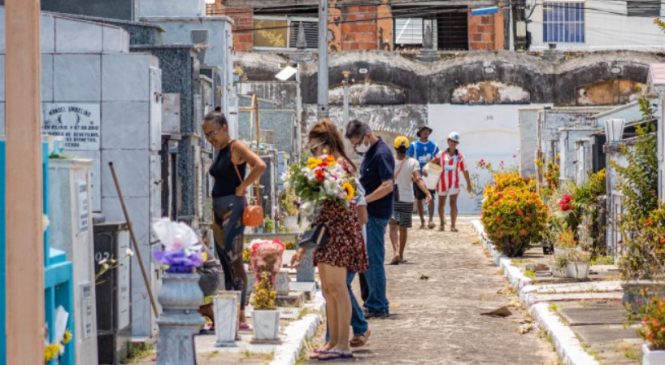 Cemitérios da capital registram 70 mil visitantes no Dia de Finados