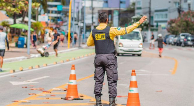 Obra de saneamento modifica trânsito na Ponta Verde