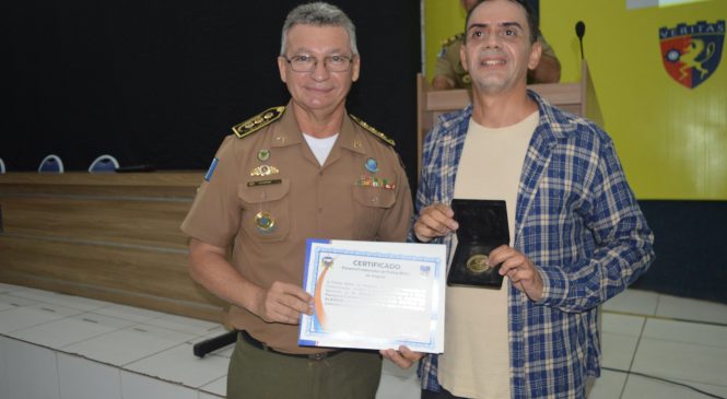 Ator do Sesi/AL é homenageado pela Polícia Militar de Alagoas