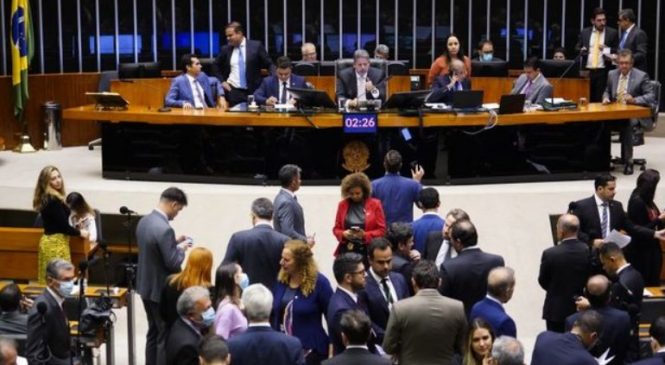 PT negocia com blocos partidários e fica no comando da CCJ na Câmara