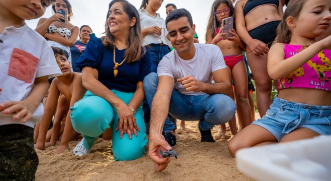 JHC acompanha soltura de mais de 100 tartarugas na praia de Guaxuma