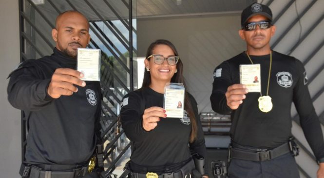 Seris inicia entrega da carteira funcional para os novos policiais penais