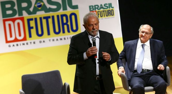 Lula critica acusadores da Lava Jato e diz: Nunca aceite ser chamado de ladrão sem ser