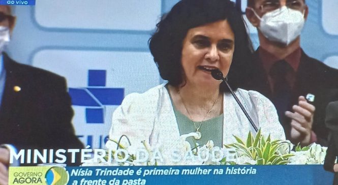 Ministra da saúde diz que portarias deixadas por Bolsonaro ofendem a ciência