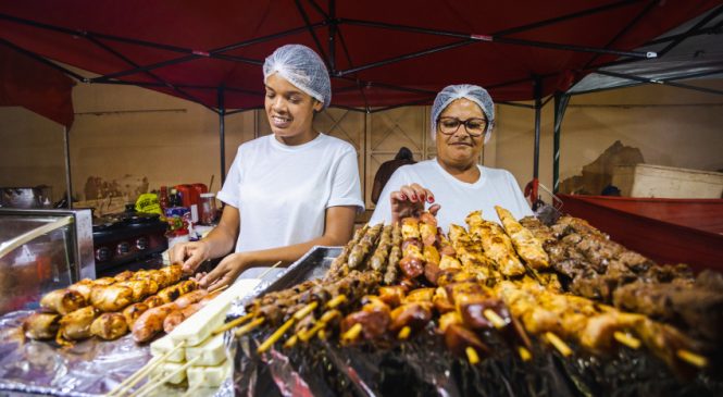 Ambulantes comemoram oportunidade de faturar 13º no Verão Massayó