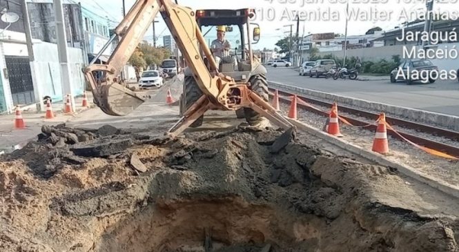 BRK faz reparos em vazamento no Jaraguá e fornecimento de água é afetado na parte baixa de Maceió